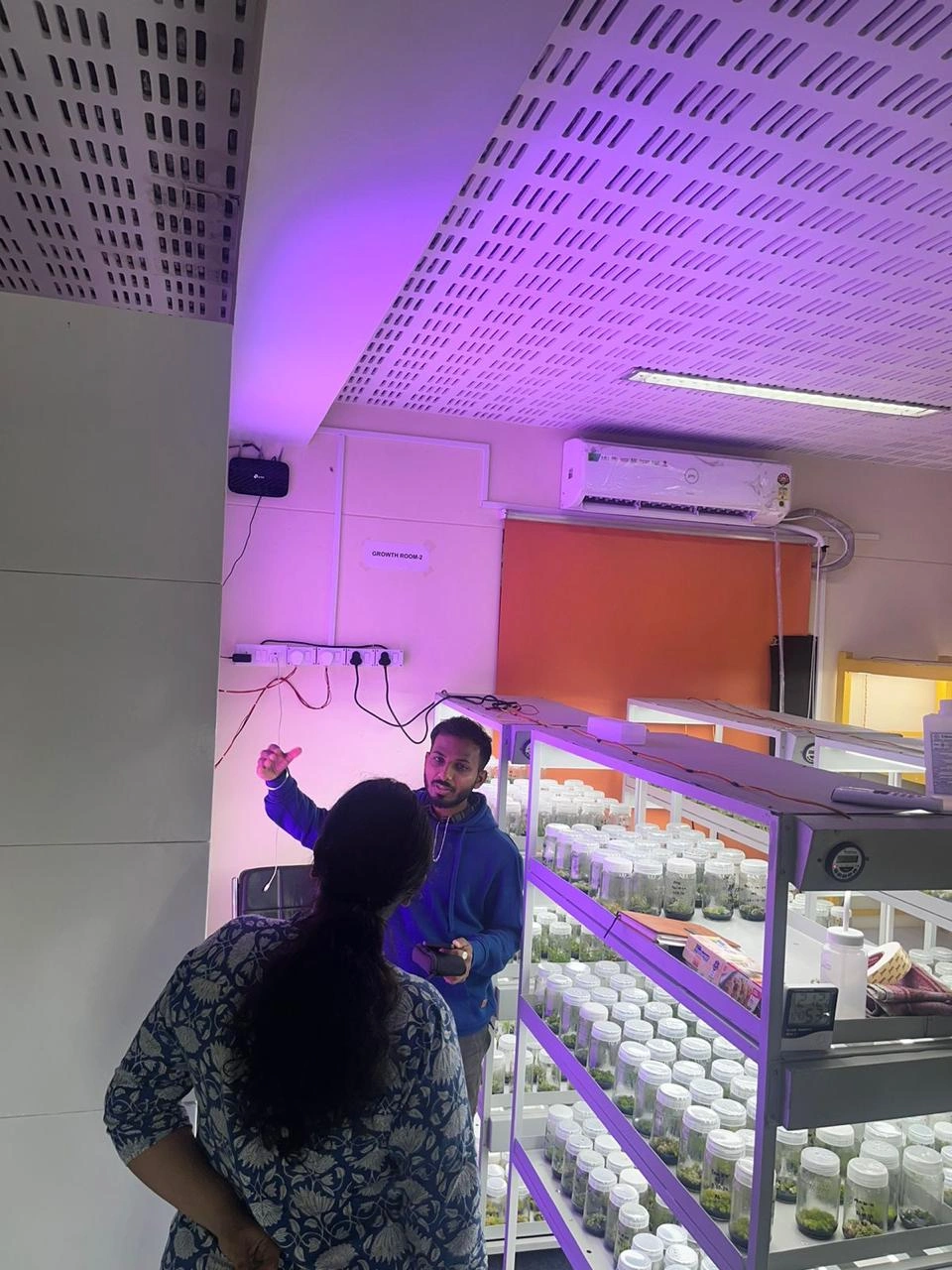 LED vs Fluorescent Lights in Tissue Culture: Save Cost & Increase Production